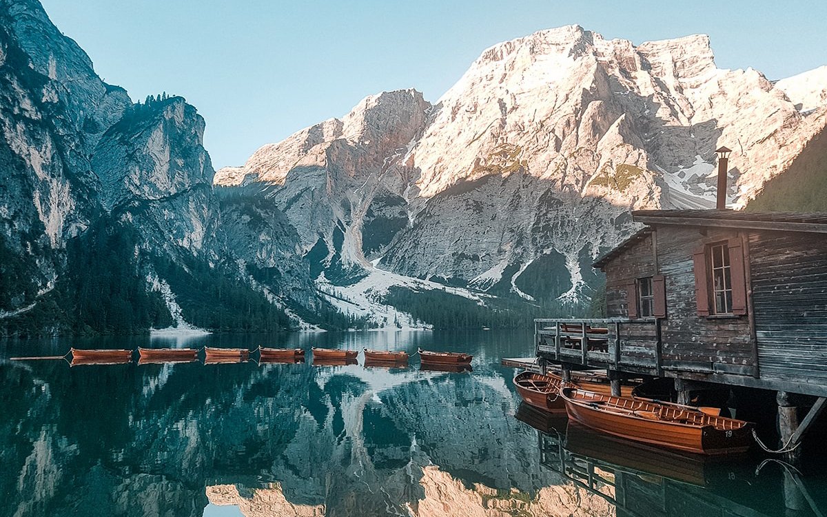 Wooden lake house Italy