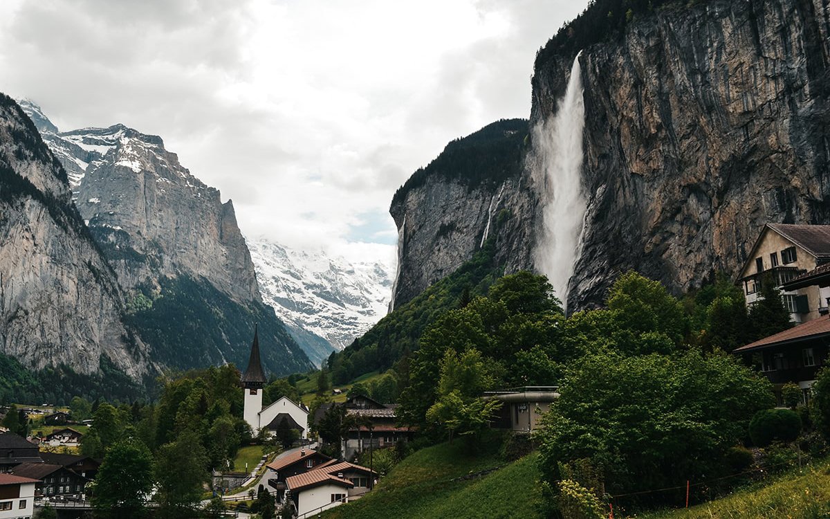 is-lauterbrunnen-worth-visiting-wander-anyway