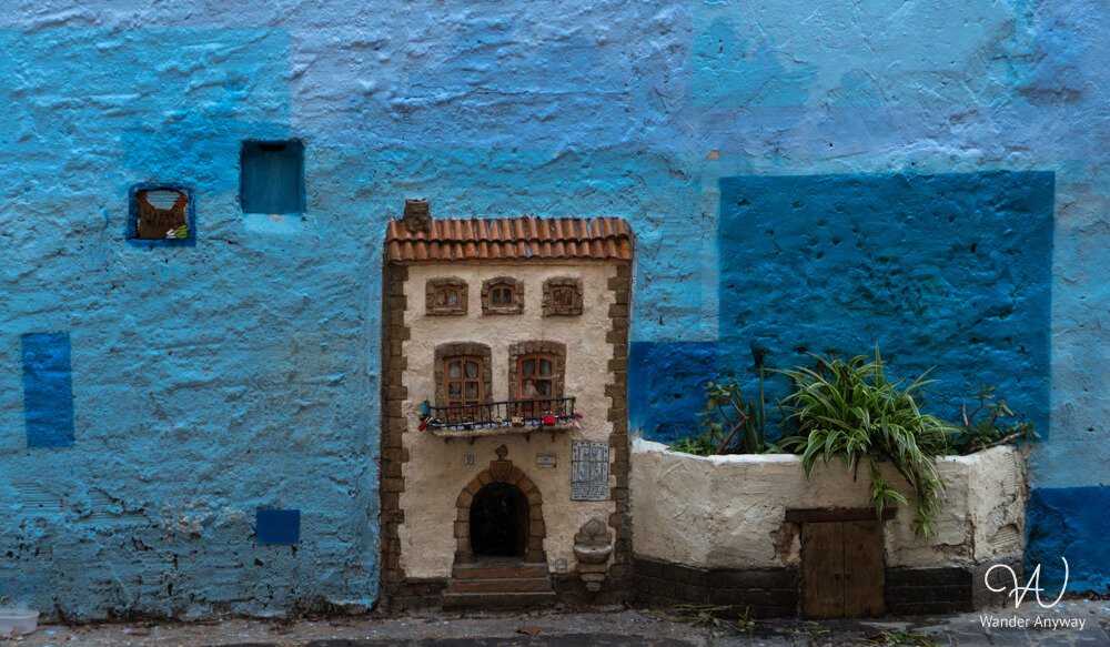 The House of Cats, a tiny blue-and-yellow cat shelter in Valencia’s El Carmen.