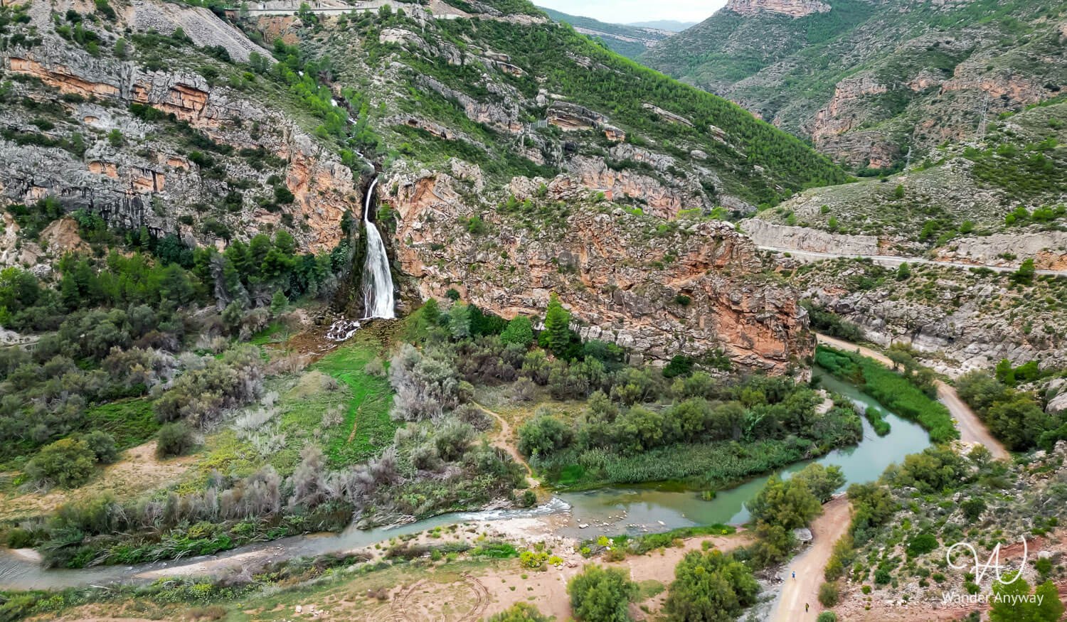 Cascada Doményo waterfall